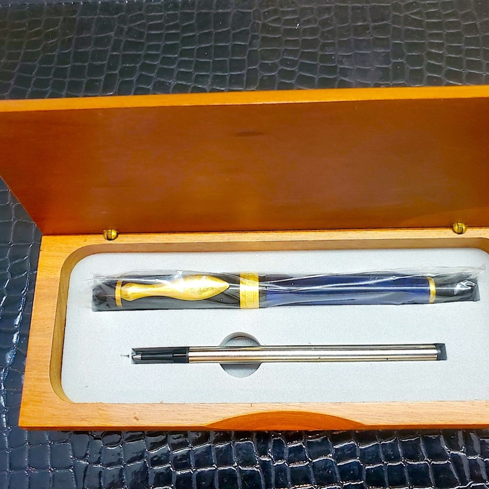 Rare Collectable Gold Tone/Blue and Black Resin Plastic Finish Roller Ball Pen